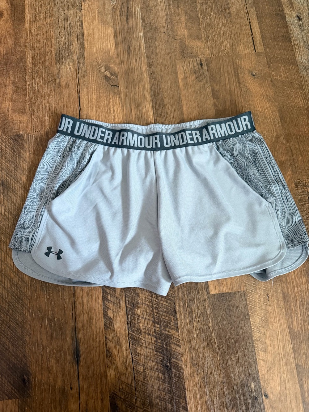 NWOT* Under Armour Women's HeatGear Shorts - Size Large